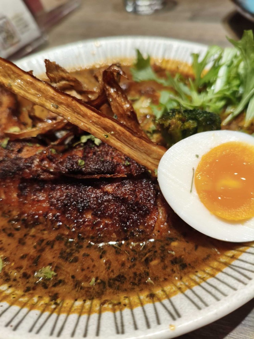 スパイシーチキンレッグスープカレー 10番