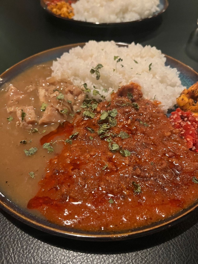 麻辣キーマカレー(牛すじカレー二種盛)