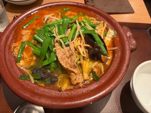 水煮牛肉麺 唐辛子4つ