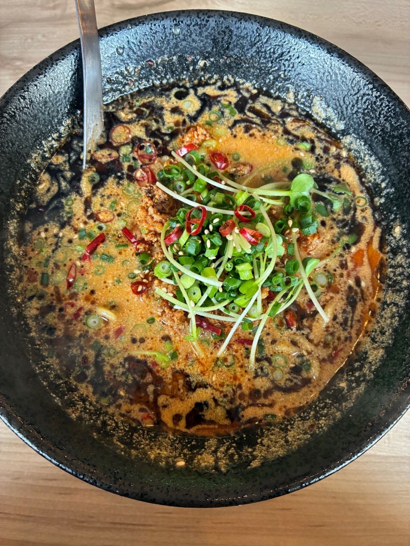 黒いシビレ豆乳坦々麺 キャロライナリーパー