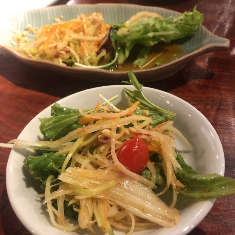 奄美大島の農家直送の青パパイヤで作ったソムタム 1.5辛