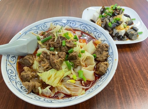 牛肉刀削麺 ？