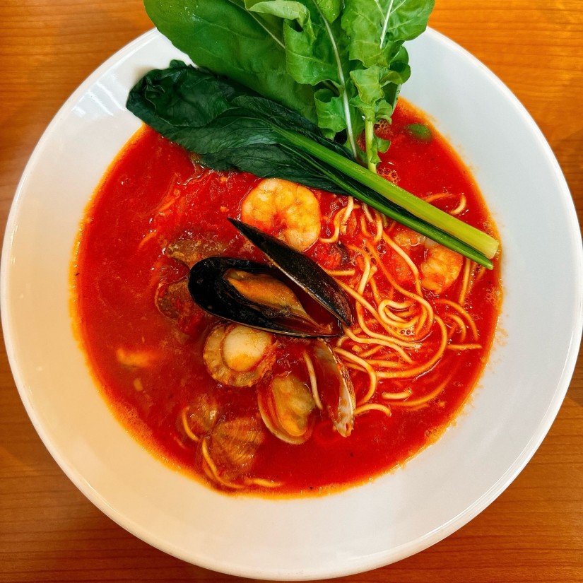 海の幸のトマトらぁ麺