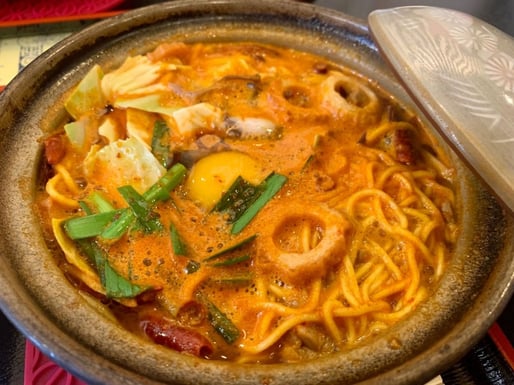 鍋焼きラーメン 赤辛（親鳥） レベル５ 鬼辛（おすすめしません）