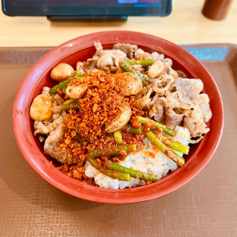 トリプルニンニク牛カルビ焼肉丼
