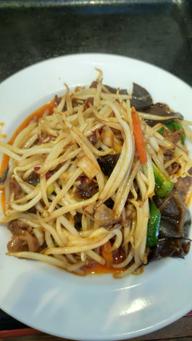 ホルモンともやしのからいため