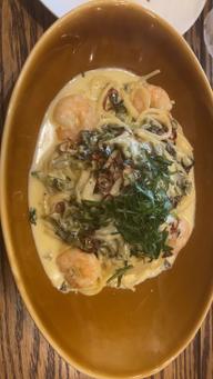 エビと高菜のピリ辛ワサビクリームソース  青じそ添え