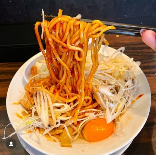 辛味まぜそば生卵入り 大