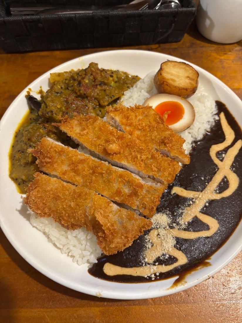 2種盛りカレー(特製ソース+ホールスパイス)