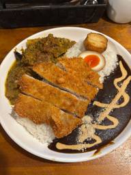2種盛りカレー(特製ソース+ホールスパイス)