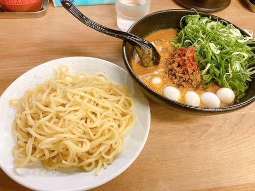 地獄の坦々つけ麺+うずらの卵、青ネギトッピング 中級+10辛