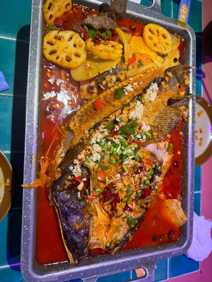 自家製黒豆豆腐のガーリック焼魚 大辛