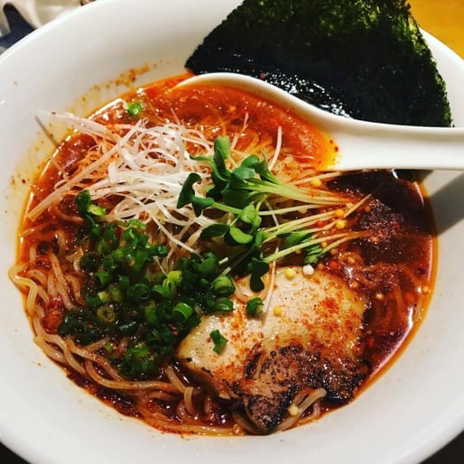 辛いラーメン、唐揚げ 2辛