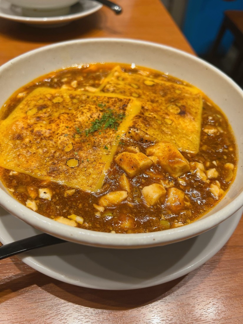 焼チーズ麻婆麺 普辛（2辛）