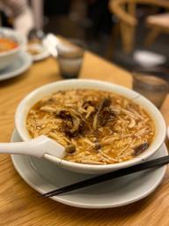 きのこの酸辣湯麺