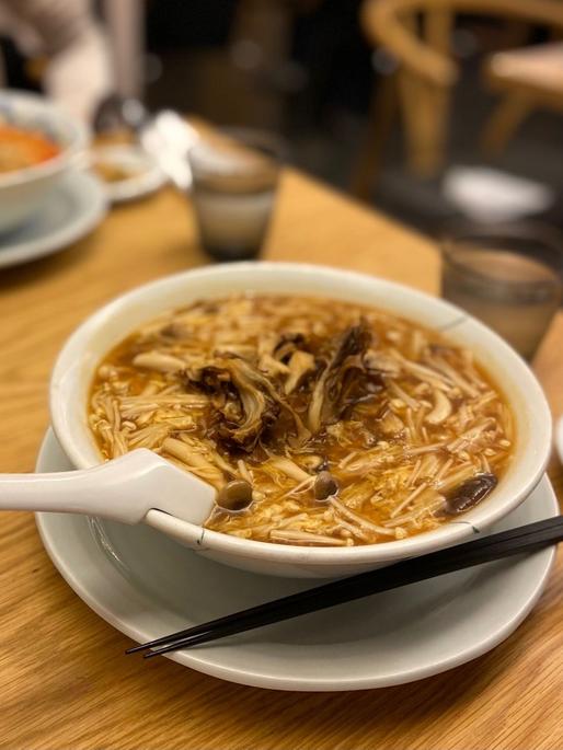 きのこの酸辣湯麺