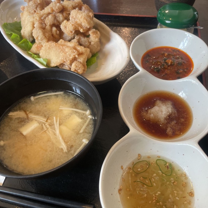 鶏もも肉のあっさり揚げ(3種だれ:おろし・旨辛・ねぎ塩)