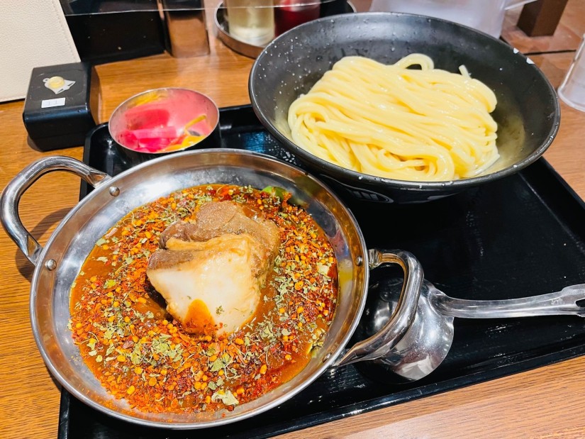 スパイシー肉塊ボルケーノつけめん