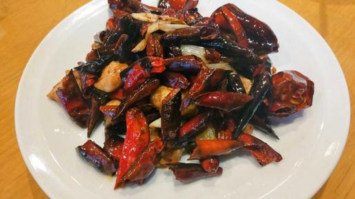 国産鶏肉と唐辛子の炒め