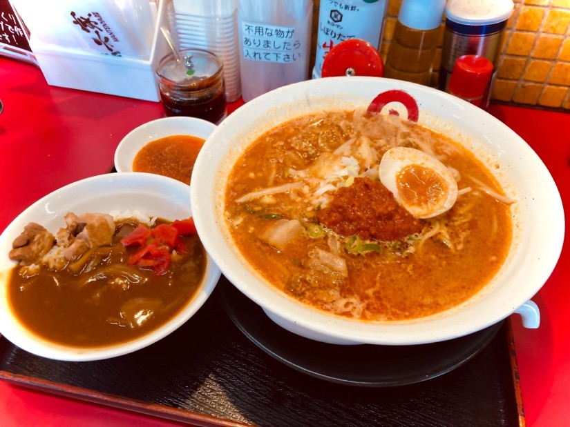 満天辛麺味噌豚とろカレーセット 辛さ増々