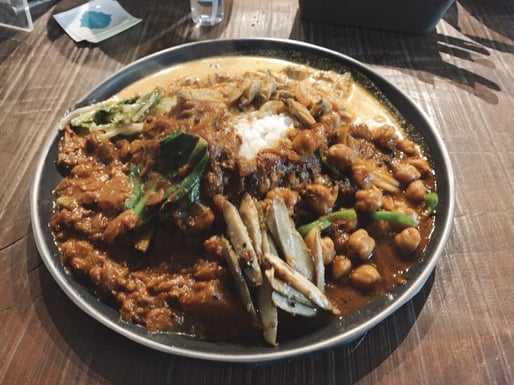 定番野菜カレー、アサリ、チャナマサラの3種相掛けのルー大盛り 特になし