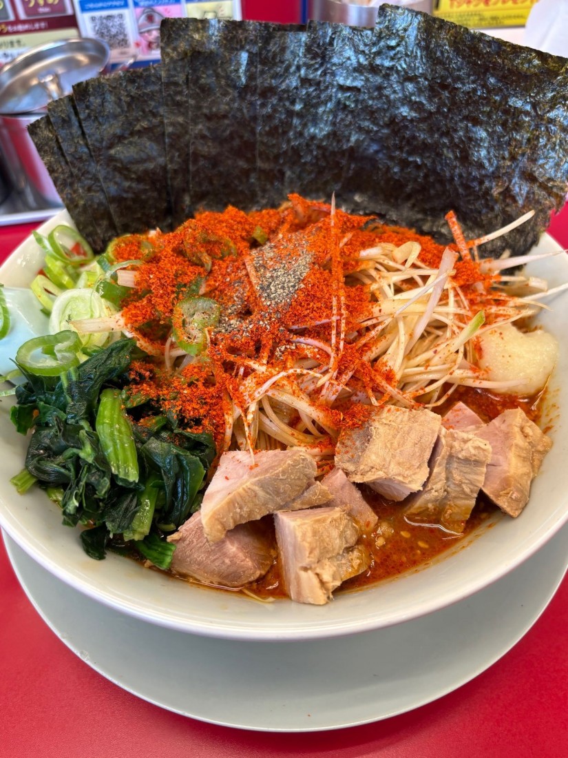 辛味噌ねぎラーメン激辛  辛ネギマシマシ薬味ネギ海苔ほうれん草コロチャーマシ 激辛