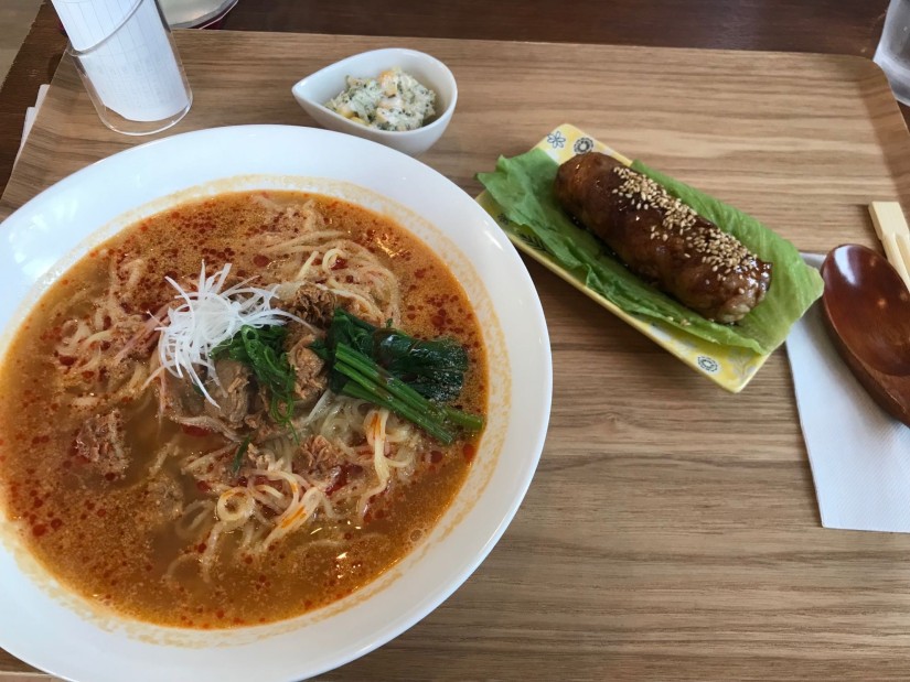 チョウザメラーメン(担々麺) 辛さひかえめ