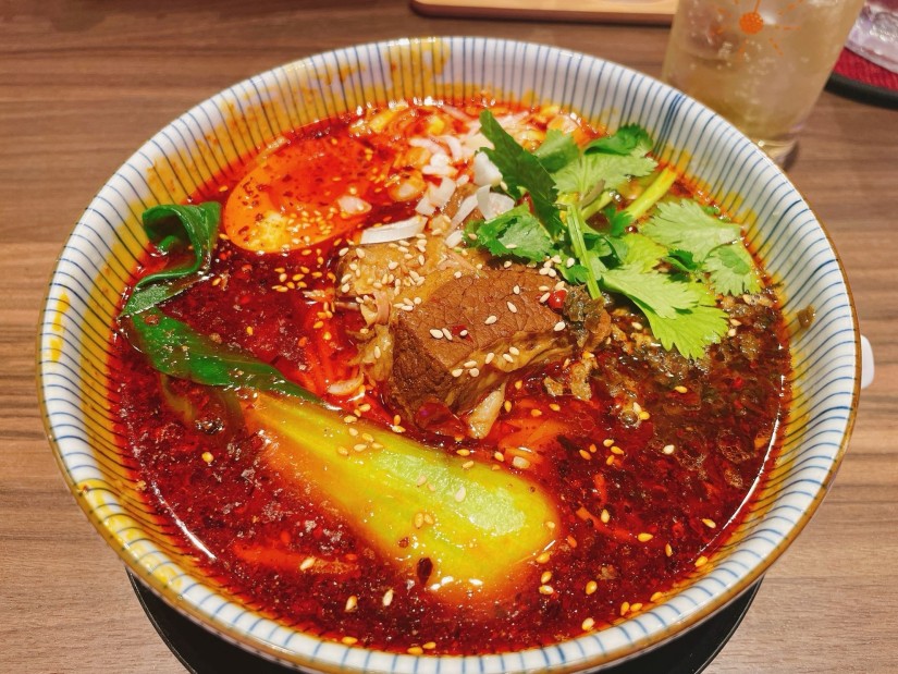 瞬間沸騰四川麻辣牛肉麺