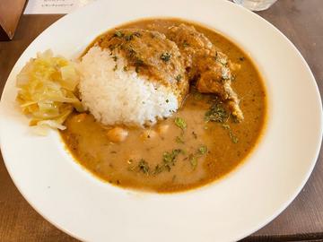 チキンコルマカレーとヒヨコ豆のカレーあいがけ