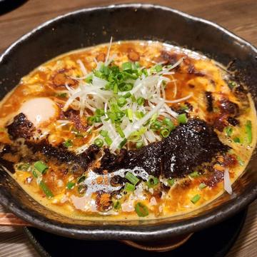焙煎ニンニクカレー坦々麺 辛さの赤鬼激辛マックス 旨辛の中の鬼痺辛