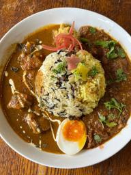 チキンティッカマサラと日替わりカレーのあいがけ