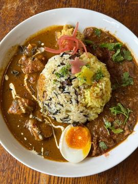 チキンティッカマサラと日替わりカレーのあいがけ