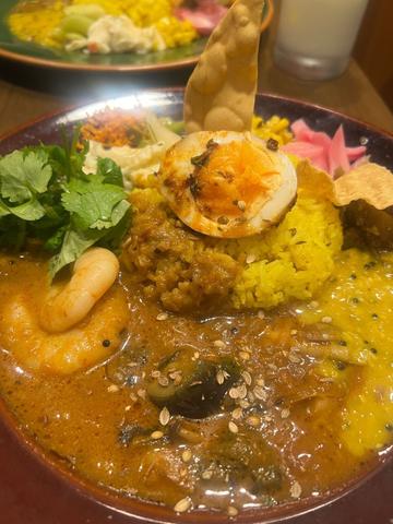 あいがけ2種盛り（パクチーシュリンプ/薬膳ベジタブル）