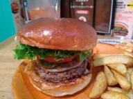 サルサバーガー ハラペーニョ、自家製ピクルストッピング