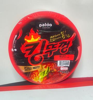 KING蓋カップ麺？ 辛くて美味しい