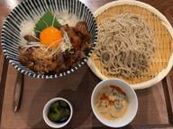 担々風のお汁でいただくざるそば、牛すじ玉丼