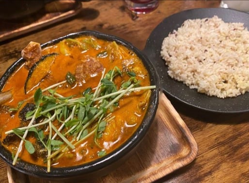 フライドチキン、エビスープ 辛さ10（青唐辛子）