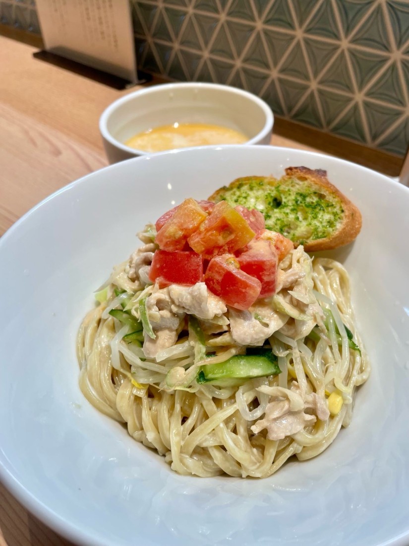 山葵クリームつけ麺〜夏野菜のサラダ仕立て〜
