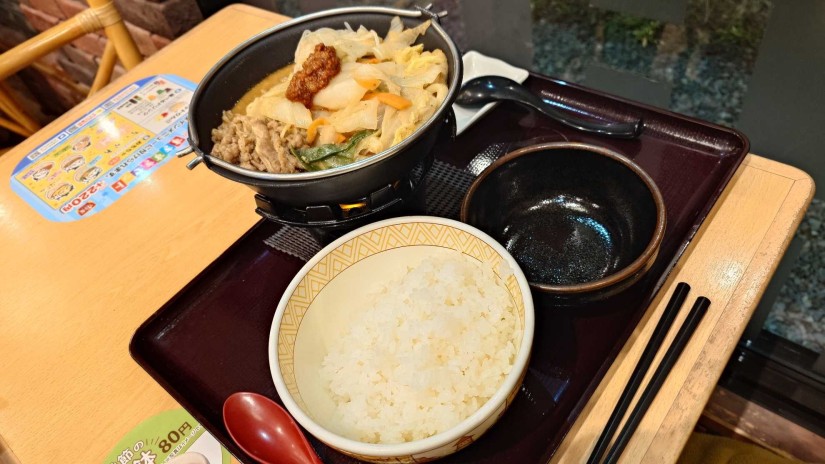 肉味噌牛担々鍋定食 旨辛