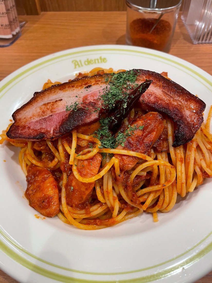 ソーセージとトマトソース（ベーコントッピング）