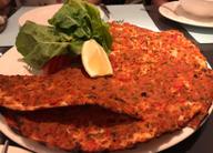 ラフマージュン  　トルコ薄焼きクリスピーピザ スパイジー