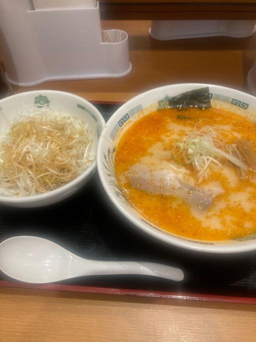ピリ辛とんこつネギラーメン