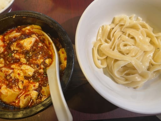 頂点石焼麻婆刀削麺（天獄辛）