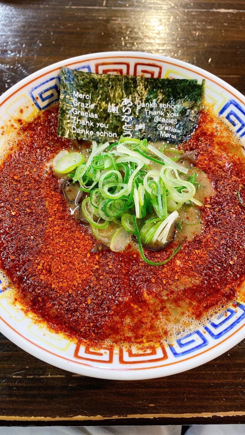 赤いとんこつラーメン