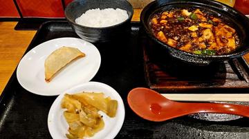 四川麻婆豆腐定食 辛さ増の記載は、無いが、口頭でするっぽい？