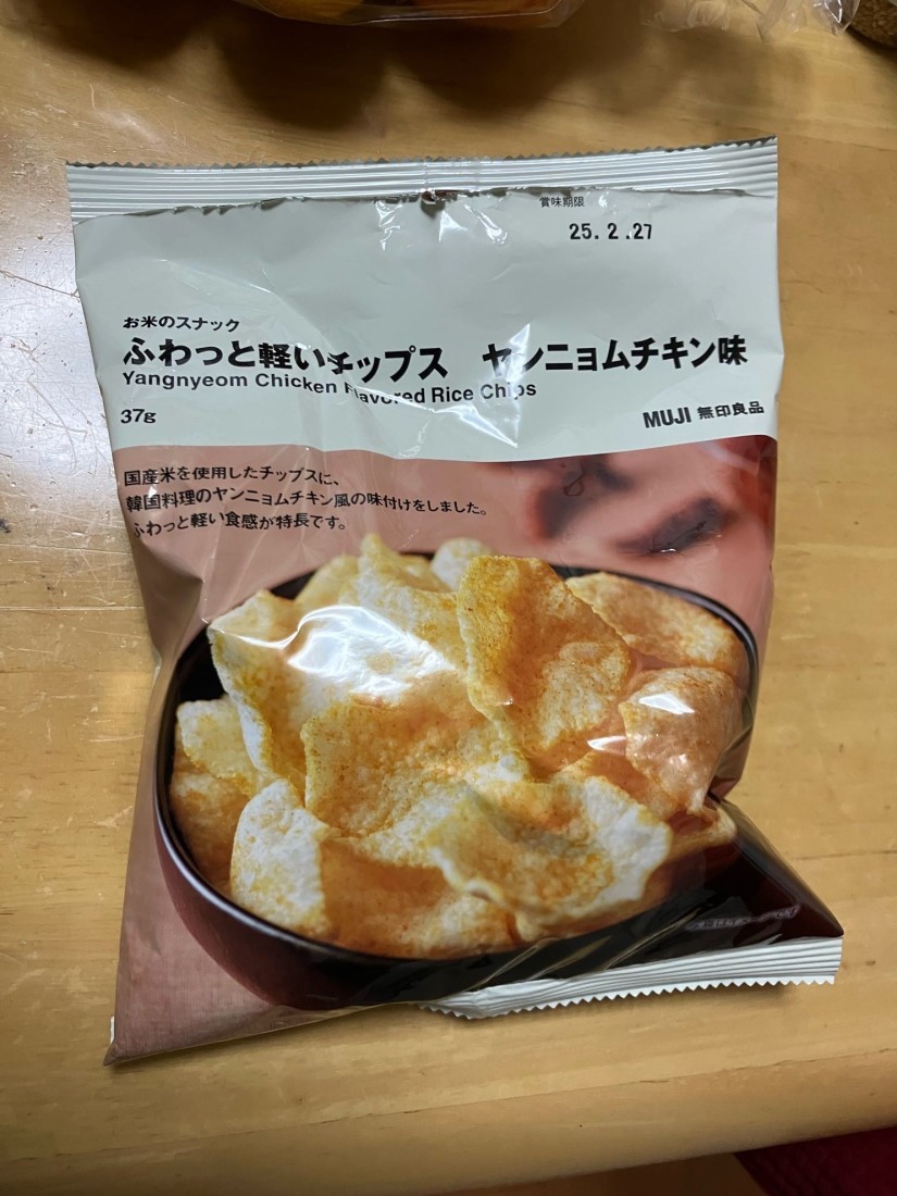 ふわっと軽いチップス　ヤンニョムチキン味