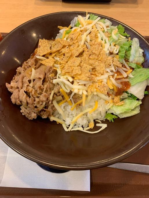 牛あいがけタコライス