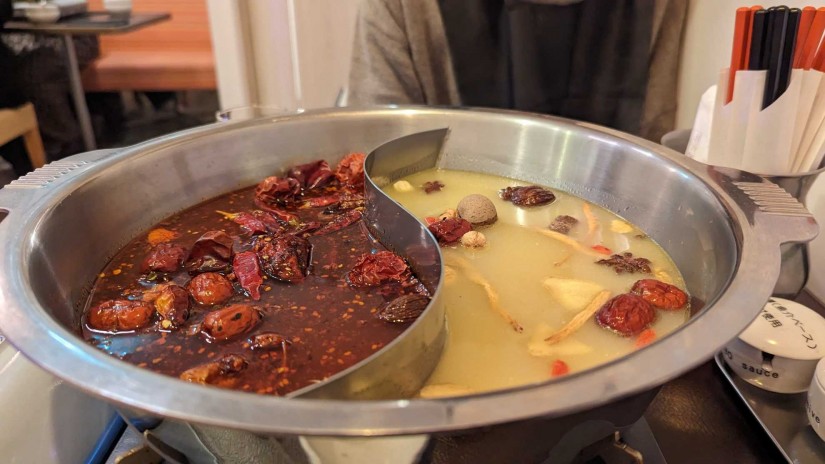 台湾2色火鍋 大辛