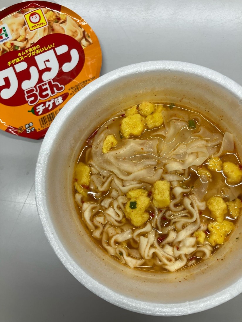 ７プレミアム　ワンタンうどん　チゲ味