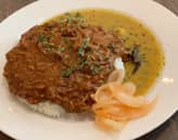 手ほぐしチキンとお豆カレーの合いがけ＋超辛70円